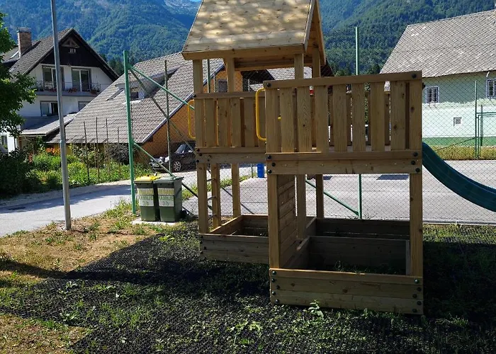 Apartma Nina 보히니